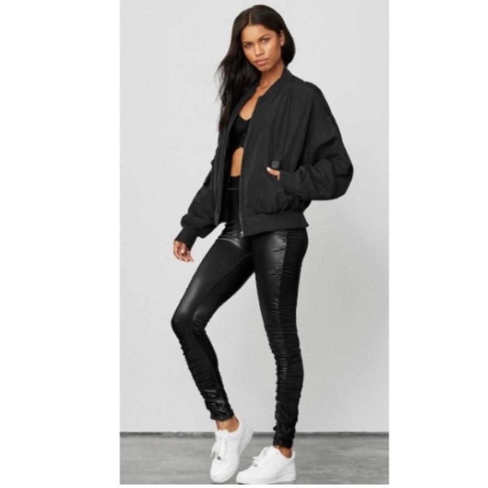 Alo Yoga High-Waist Cinched Leggings in Black Shine